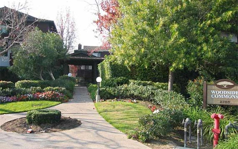 Woodside Commons property management